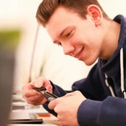 Relaxdays PROFI Cuttermesser Mit Ersatzklingen, Cutter, Abbrechklingen 18 Mm, Gummigriff, Universalmesser, Schwarz/grün 7 Relaxdays PROFI Cuttermesser Mit Ersatzklingen, Cutter, Abbrechklingen 18 Mm, Gummigriff, Universalmesser, Schwarz/grün -Angebote Schneidwerkzeug Store 10152805 3