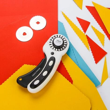 TRIOMPHE Schwarz Rotary Cutter Kit 45MM Cutter Patchwork Rundmesser Rundmesser Rollmesser Stoffmesser Ledermesser Nähen Stoff Leder Nähen 4 TRIOMPHE Schwarz Rotary Cutter Kit 45MM Cutter Patchwork Rundmesser Rundmesser Rollmesser Stoffmesser Ledermesser Nähen Stoff Leder Nähen – Bild 4