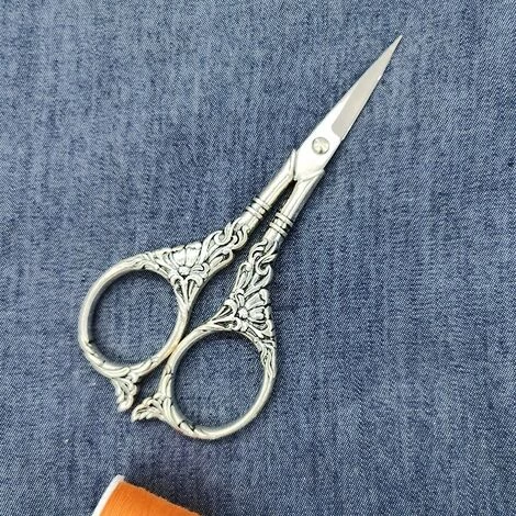 ILOVEMILAN Schere Im Europäischen Stil, Edelstahl, Für Kreuzstich, Schneiden, Stickerei, Nähen, Handwerk, Kunsthandwerk, Heimwerkerwerkzeug (Silber) 1 ILOVEMILAN Schere Im Europäischen Stil, Edelstahl, Für Kreuzstich, Schneiden, Stickerei, Nähen, Handwerk, Kunsthandwerk, Heimwerkerwerkzeug (Silber)