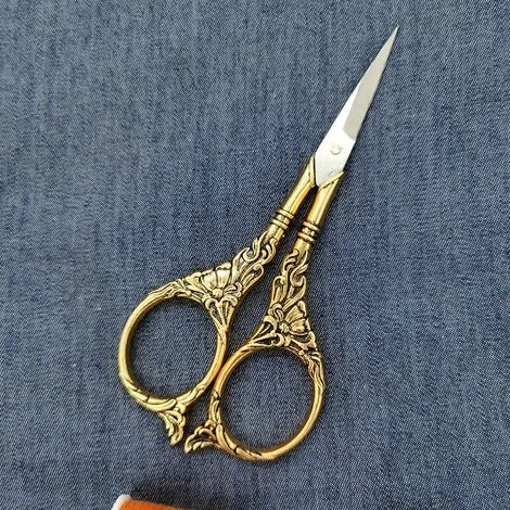 ILOVEMILAN Schere Im Europäischen Stil, Edelstahl, Für Kreuzstich, Schneiden, Stickerei, Nähen, Handwerk, Kunsthandwerk, Heimwerkerwerkzeug (Silber) 5 ILOVEMILAN Schere Im Europäischen Stil, Edelstahl, Für Kreuzstich, Schneiden, Stickerei, Nähen, Handwerk, Kunsthandwerk, Heimwerkerwerkzeug (Silber) – Bild 5