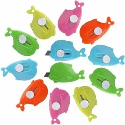ILOVEMILAN 12 Stück Whale Shape Mini Einziehbares Allzweckmesser Box Cutter Brieföffner, Splice-Messer Aus Legiertem Stahl Mit Schlüsselanhänger-Loch (zufällige Farbe)