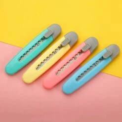 ILOVEMILAN 4er-Pack Kartonschneider, Einziehbares Allzweckmesser Mit 9 Mm Abbrechklinge, Scharfe Und Einfach Zu Verwendende Kleine Schneidwerkzeuge Zum Öffnen Von Paketen, Briefen Und Kartons. 7 ILOVEMILAN 4er-Pack Kartonschneider, Einziehbares Allzweckmesser Mit 9 Mm Abbrechklinge, Scharfe Und Einfach Zu Verwendende Kleine Schneidwerkzeuge Zum Öffnen Von Paketen, Briefen Und Kartons. -Angebote Schneidwerkzeug Store 65948479 3